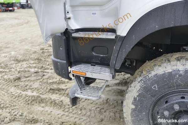 Dongfeng Commercial Vehicle Tianlong KC heavy truck 350 hp 6X4(10 wheels) 5.4m dump truck Cab (3) | 86Trucks