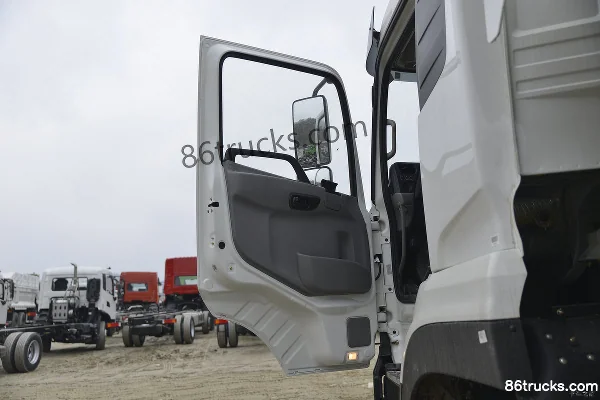 Dongfeng Commercial Vehicle Tianlong KC heavy truck 350 hp 6X4(10 wheels) 5.4m dump truck Cab (1) | 86Trucks