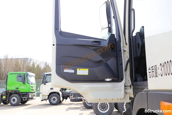 Foton Auman GTL 360hp 8X4(12 wheels) 7.7m³ concrete mixer truck (Laisa brand) (China VI) Cab (1) | 86Trucks