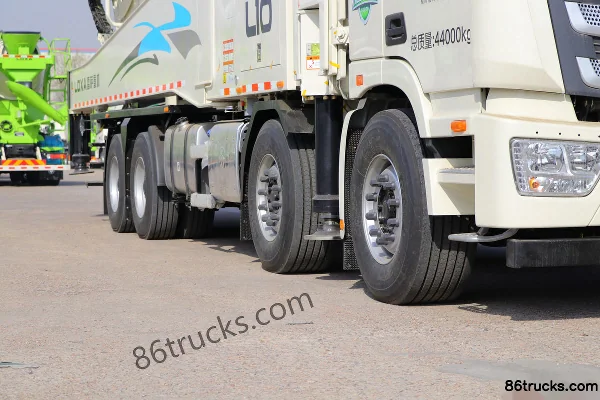 Foton AumanEST 470hp 8X4(12 wheels) L10 62m concrete pump truck (Leisa brand) Chassis (1) | 86Trucks