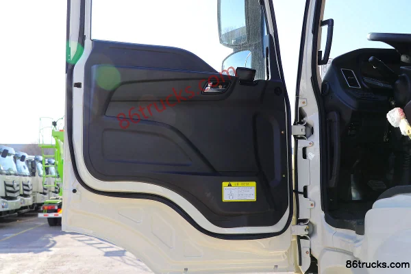 Foton Auman ETX 340 ch 8X4(12 roues) 7,87 m³ camion malaxeur (marque Loxa) Cabine (1) | 86Trucks
