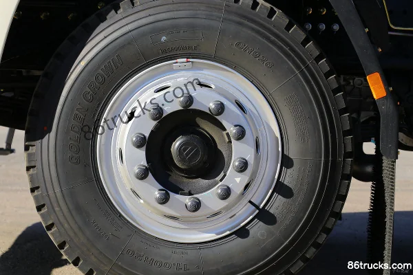 Foton Auman ETX 340 ch 8X4(12 roues) 7,87 m³ camion malaxeur (marque Loxa) Châssis (3) | 86Trucks