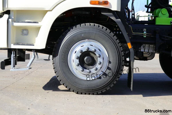 Foton Auman ETX 340 ch 8X4(12 roues) 7,87 m³ camion malaxeur (marque Loxa) Châssis (2) | 86Trucks