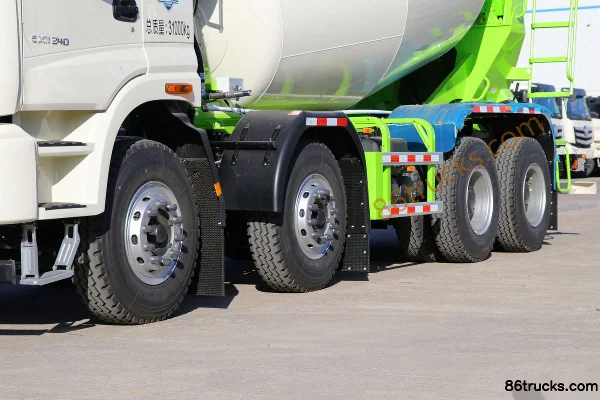 Foton Auman ETX 340 ch 8X4(12 roues) 7,87 m³ camion malaxeur (marque Loxa) Châssis (1) | 86Trucks