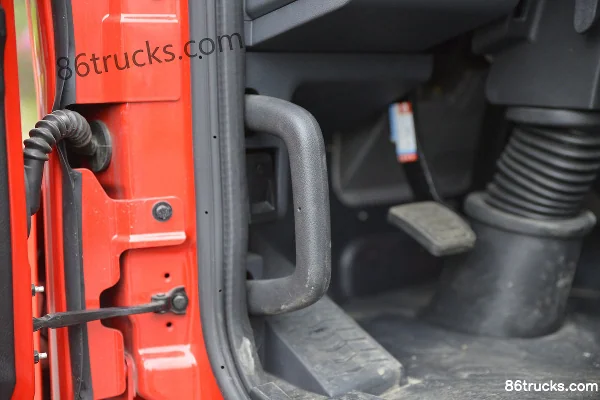 Dongfeng DV5 200 ch 4X2(6 roues) camion benne 4,5 m (China VI) Cabine (3) | 86Trucks