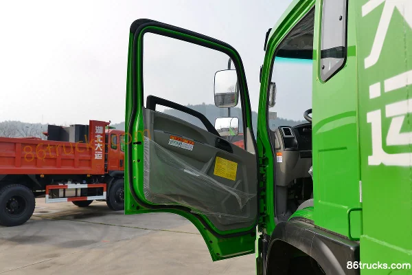 Dayun Yuntu 140hp 4X2(6 wheels) 3.75m dump truck Cab (1) | 86Trucks