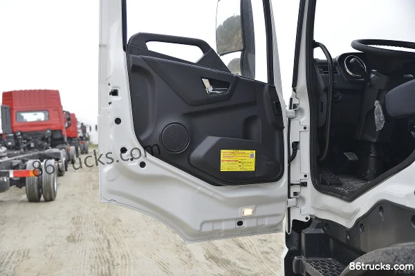 Dongfeng Commercial Vehicle Tianjin KR 230 hp 4X2(6 wheels) Sweeper Truck (Zoomlion Brand) (China VI) Cab (2) | 86Trucks