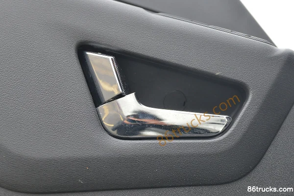 Dongfeng Commercial Vehicle Tianjin KR 4X2(6 wheels) Electric Sweeper Truck (Zhonglian Brand) (ZBH5180TXSEQABEV) Cab (3) | 86Trucks