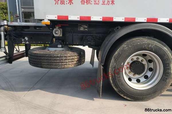 Dongfeng Commercial Vehicle Tianjin VR 210 hp 4X2(6 wheels) Saiwo brand cleaning truck Cab (1) | 86Trucks