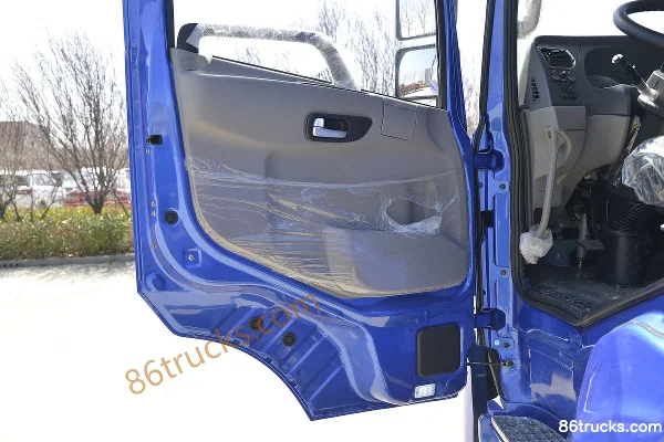 Kama Yunteng 163 ch 6X2(8 roues) camion porteur à ridelles 6,21 m (China VI) Cabine (2) | 86Trucks