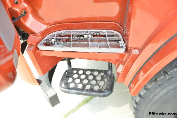 Dayun F6 Heavy Truck 220 hp 6X2(8 wheels) 4.8 m dump truck Cab (3) | 86Trucks