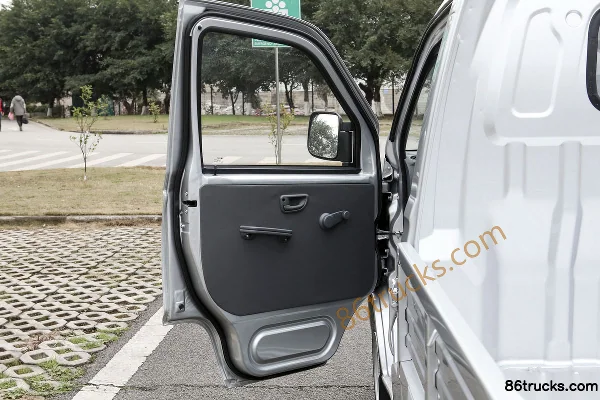 Jinbei T10 2021 Standard Edition 85hp 4X2(6 wheels) 1.2L Gasoline 2.5m Single Row Flatbed Mini Truck (China VI) Cab (1) | 86Trucks