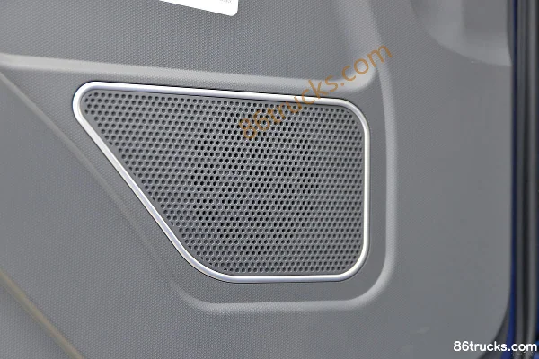 Dayun Zhisheng Medium Truck 180 hp 4X4(6 wheels) 4.6 m dump truck Cab (3) | 86Trucks