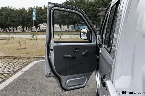 Jinbei T12 2021 édition standard 85 ch 4X2(6 roues) essence 1,2 L camion plateau à ridelles double cabine 2,08 m (China VI) (1) | 86Trucks