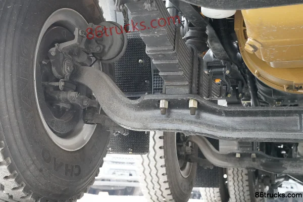 Dongfeng Liuqi Chenglong H5 350hp 8X4(12 wheels) 5.6m Dump Truck Chassis (2) | 86Trucks
