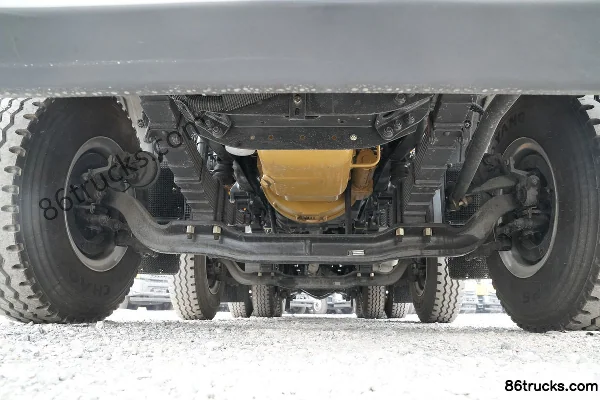Dongfeng Liuqi Chenglong H5 350hp 8X4(12 wheels) 5.6m Dump Truck Chassis (1) | 86Trucks