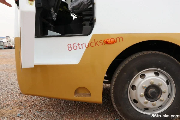 Dongfeng 140 hp 3-seat Box Van (China VI) Cab (2) | 86Trucks