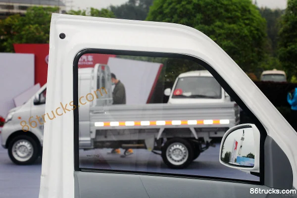 Fujian Qiteng M70L Basic Manual 91 hp 1.5L Van Cab (2) | 86Trucks