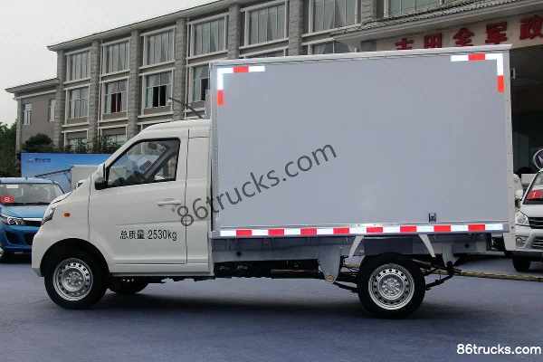XINLONMA Qiteng N50 Comfort 1.5L 116hp 4X2(6 wheels) 2.7m Single Row Van Truck (China VI) Exterior (3) | 86Trucks
