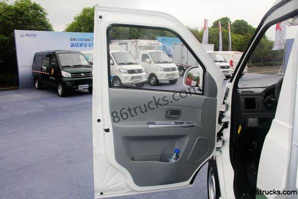 XINLONMA Qiteng N50 Comfort 1.5L 116hp 4X2(6 wheels) 2.7m Single Row Van Truck (China VI) Cab (1) | 86Trucks