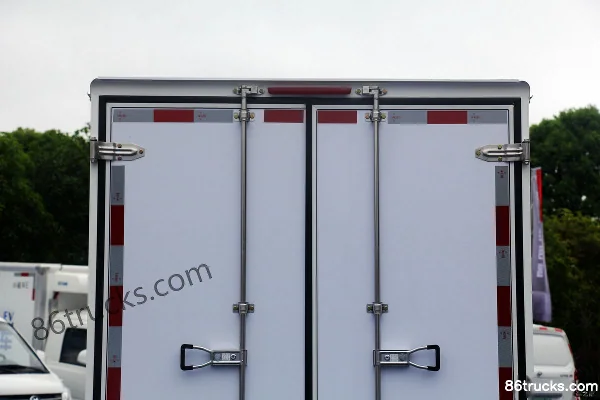 XINLONMA Qiteng N50 Comfort 1.5L 116hp 4X2(6 wheels) 2.7m Single Row Van Truck (China VI) Body (3) | 86Trucks