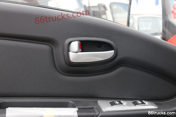 Kama Ruihang X1 2L CNG 122hp 4X2(6 wheels) Mengwo 5-speed 4.02m single-row panel van micro truck Cab (2) | 86Trucks