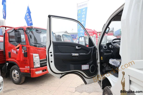 Kama Ruihang X1 2L CNG 122hp 4X2(6 wheels) Mengwo 5-speed 4.02m single-row panel van micro truck Cab (1) | 86Trucks