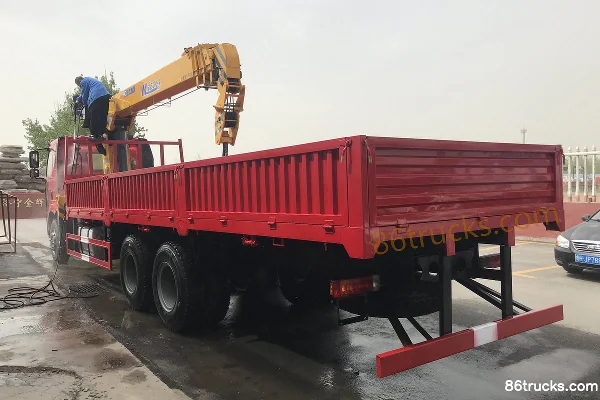 FAW Jiefang J6M 280 hp 6X4(10 wheels) truck-mounted crane (XCMG brand) Exterior (3) | 86Trucks
