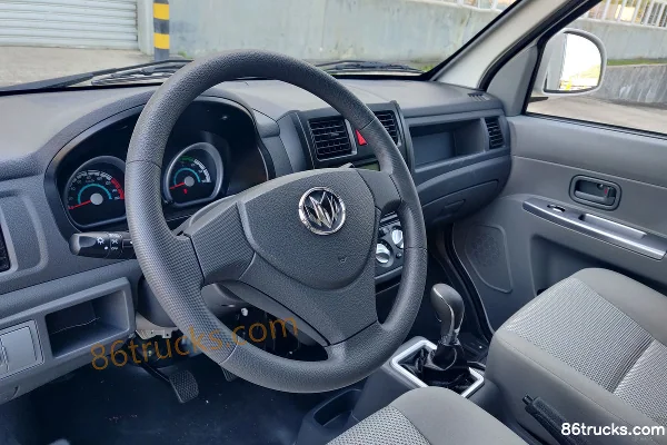 XINLONGMA Qiteng N50EV 2.6T Guoxuan version 2.7m single-row pure electric box mini truck 4X2(6 wheels) Interior (3) | 86Trucks