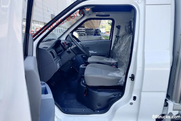 XINLONGMA Qiteng N50EV 2.6T Guoxuan version 2.7m single-row pure electric box mini truck 4X2(6 wheels) Interior (2) | 86Trucks