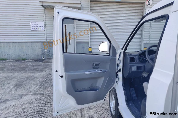 XINLONGMA Qiteng N50EV 2.6T Guoxuan version 2.7m single-row pure electric box mini truck 4X2(6 wheels) Interior (1) | 86Trucks