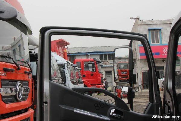 Dongfeng Captain Nebula K6-L 163 hp 4X2(6 wheels) 4.2m Single Row Flatbed Light Truck (China VI) Cab (2) | 86Trucks