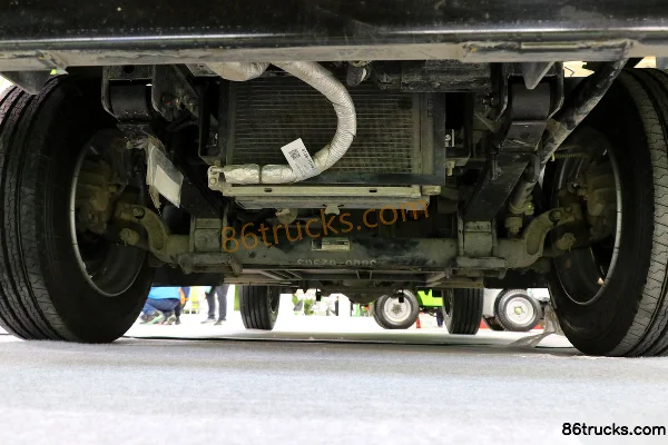 Zhengzhou Yutong W4 light truck 4.5T 4X2(6 wheels) pure electric van garbage truck Chassis (1) | 86Trucks