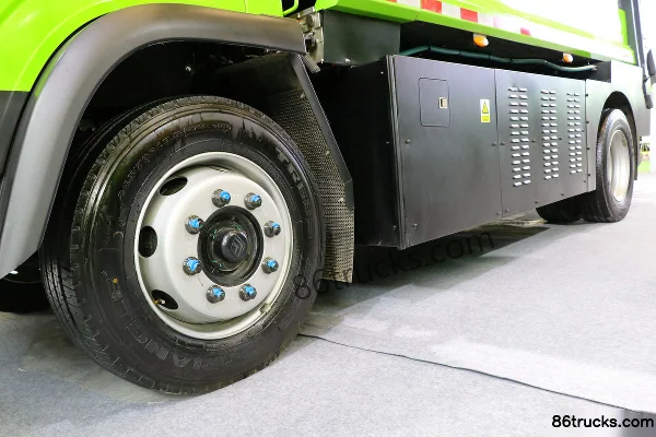 Zhengzhou Yutong W10 10.5T 4X2(6 wheels) pure electric compression refuse truck Chassis (1) | 86Trucks