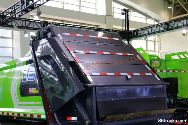 Zhengzhou Yutong W10 10.5T 4X2(6 wheels) pure electric compression refuse truck Body (3) | 86Trucks