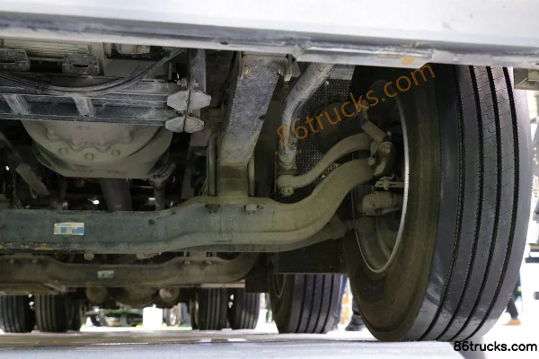 Yutong W32 32T 8X4(12 wheels) Electric Hook Lift Garbage Truck Chassis (3) | 86Trucks