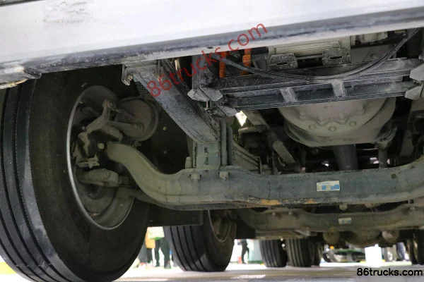 Yutong W32 32T 8X4(12 wheels) Electric Hook Lift Garbage Truck Chassis (2) | 86Trucks