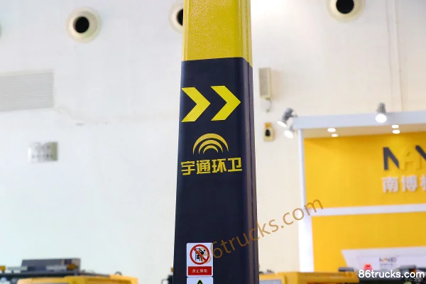 Yutong W32 32T 8X4(12 wheels) Electric Hook Lift Garbage Truck Body (3) | 86Trucks
