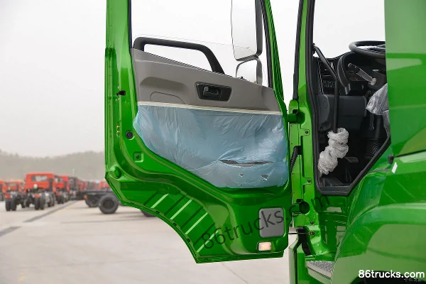 Sanhuan Shitong Haolong Comfort Edition 300hp 8X4(12 wheels) 6.5m Dump Truck (China VI) Cab (2) | 86Trucks