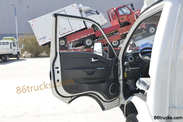 Kama Ruihang X1 2.0L 122hp 4X2(6 wheels) CNG 4.01m Single Row Van Mini Truck Cab (1) | 86Trucks