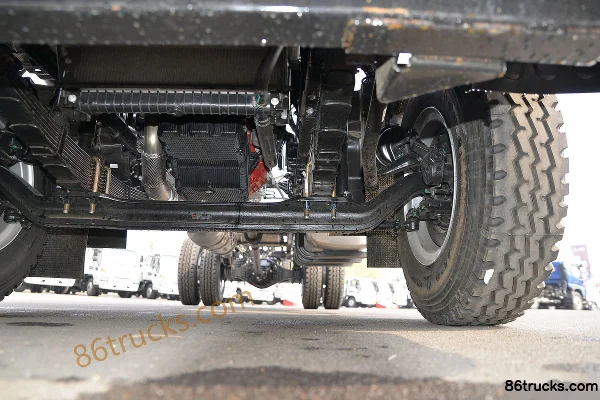 JAC Dewos Q9 220 hp 4X2(6 wheels) 6.78m semi-row side curtain cargo truck (China VI) Chassis (3) | 86Trucks