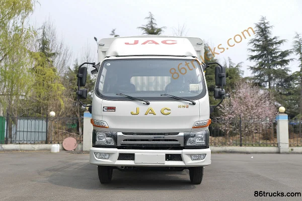 JAC Shuailing E Medium Body 160 hp 4X2(6 wheels) 3.89m semi-row stake-side light truck (China VI) Exterior (2) | 86Trucks