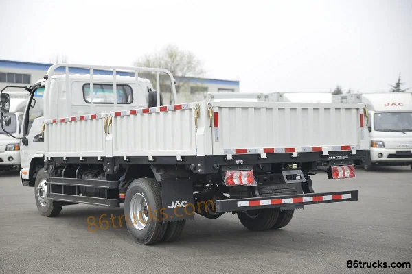 JAC Kangling J6 Luxury Edition 180hp 4X2(6 wheels) 5.175m Single Row Flatbed Light Truck (China VI) Body (3) | 86Trucks