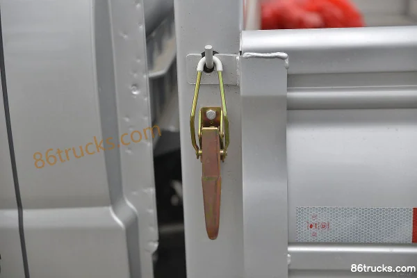 Foton Xiangling V3 1.6L 122hp 4X2(6 wheels) 3.7m single-row flatbed micro truck (China VI) Body (3) | 86Trucks