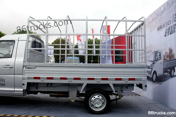 XINLONGMA Qiteng N30 Comfort Type 1.3L 91hp 4X2(6 wheels) 2.8m Single Row Stake Truck (China VI) Body (1) | 86Trucks