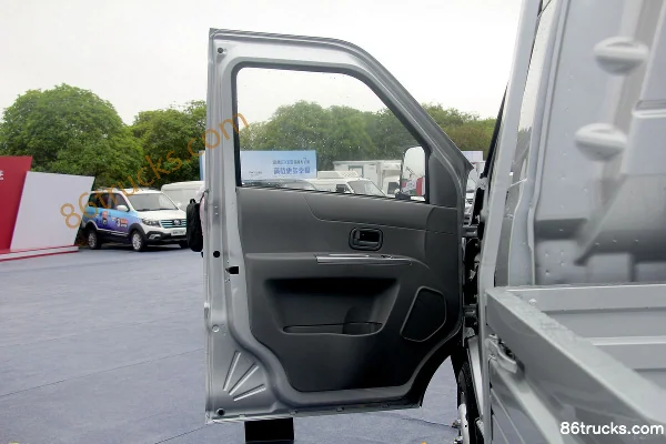 XINLONGMA Qiteng N60 Standard 1.5L 116 hp 4X2(6 wheels) 3.22m Single Row Van Mini Truck (China VI) Cab (1) | 86Trucks
