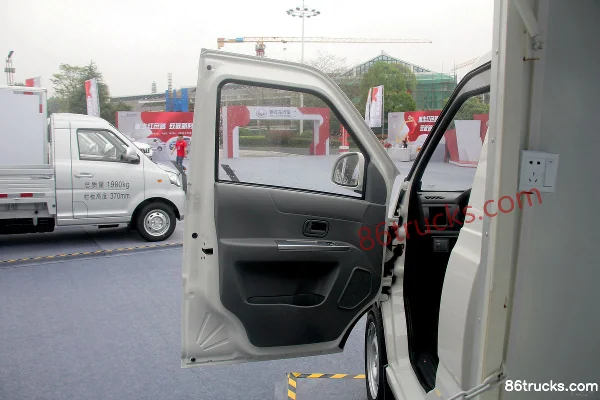 XINLONGMA Qiteng N50EV 2.6T 2.7m Single Row Pure Electric Van Mini Truck 4X2(6 wheels) Interior (1) | 86Trucks