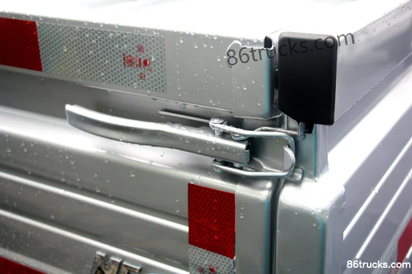 XINLONGMA Qiteng N50 1.5L 116 hp 4X2(6 wheels) 2.8m Single Row Flatbed Mini Truck (China VI) Body (3) | 86Trucks