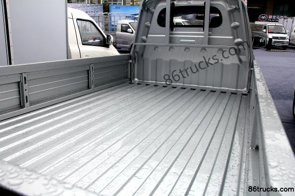 XINLONGMA Qiteng N50 1.5L 116 hp 4X2(6 wheels) 2.8m Single Row Flatbed Mini Truck (China VI) Body (2) | 86Trucks