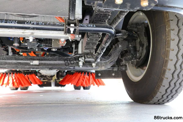 Yuejin FH500 4X2(6 wheels) fuel cell sweeper truck (Fulong Continental) Chassis (3) | 86Trucks